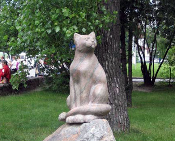 Памятники и скульптуры котов